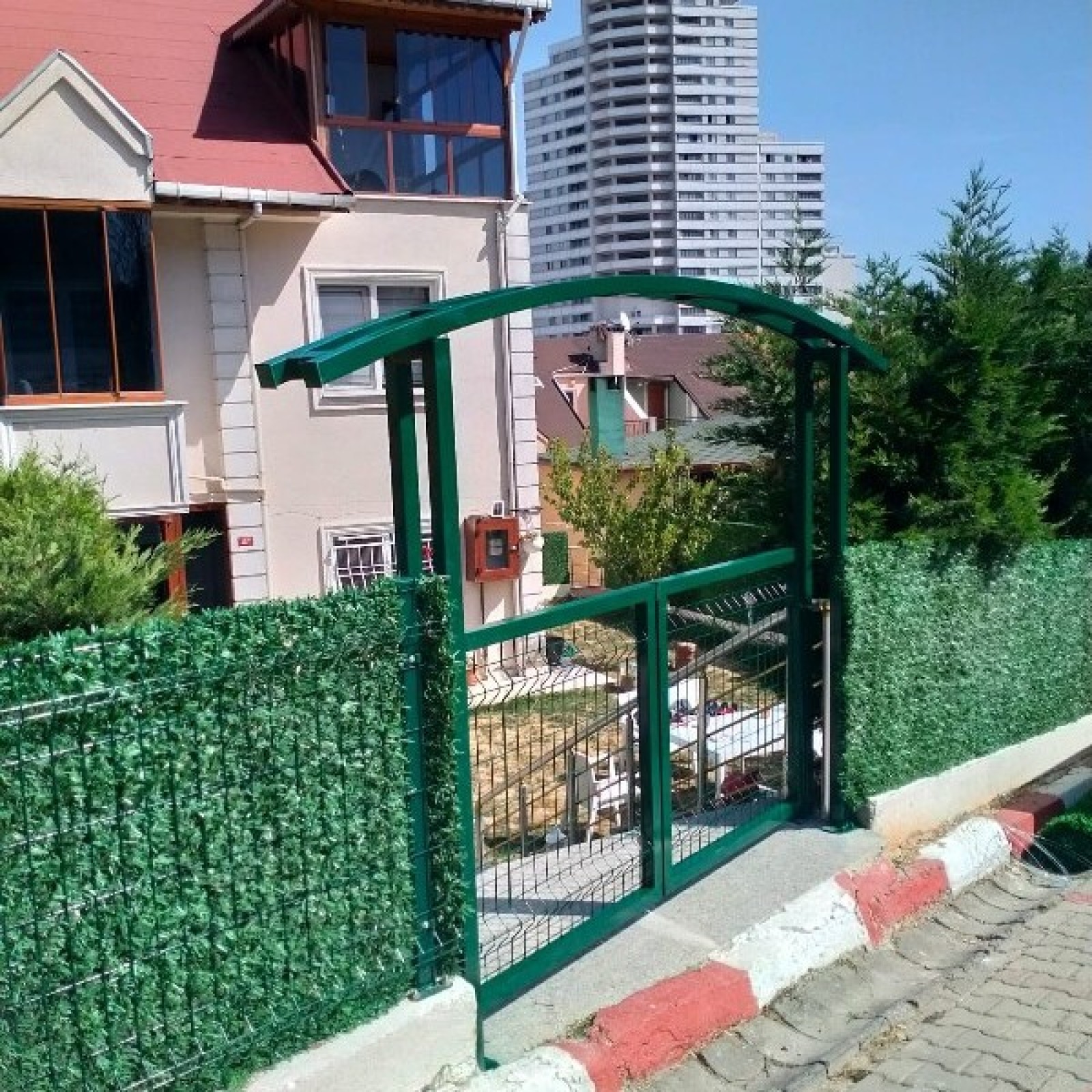 Panel çit kapı